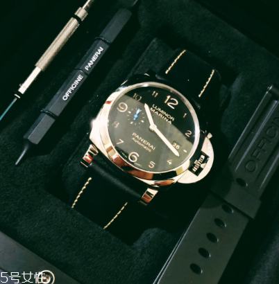 手表上弦是轉(zhuǎn)哪個方向？手表上弦是順時針還是逆時針？