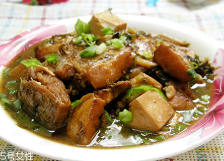 青魚肚子里有蝦能吃嗎？青魚吃蝦嗎？