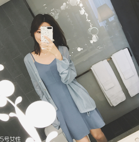 黃皮適合什么顏色裙子？什么顏色裙子適合黃皮女生？