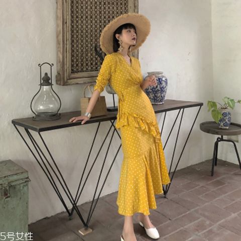 黃皮適合什么顏色裙子？什么顏色裙子適合黃皮女生？