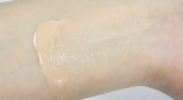 雅詩蘭黛和蘭蔻粉底哪個好？