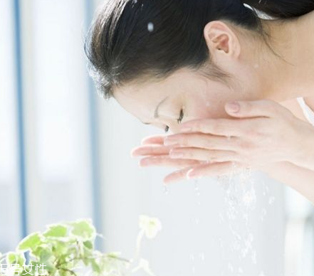 敏感肌能用洗面奶嗎？適合敏感肌用的洗面奶