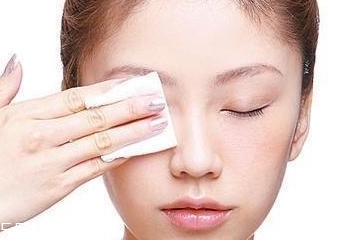敏感肌用卸妝水還是卸妝油？
