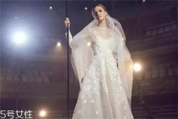 婚紗什么顏色好？婚紗買(mǎi)哪種顏色好？