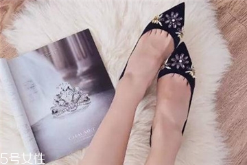 婚鞋可以穿黑色嗎？婚鞋穿黑色好嗎？