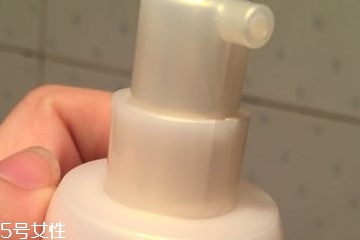 乳液會(huì)堵塞毛孔嗎？乳液會(huì)讓毛孔堵塞嗎？