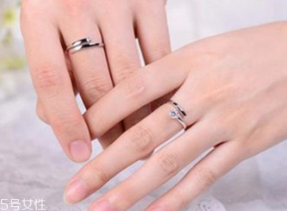 婚戒可以戴中指嗎？婚戒能戴在中指上嗎？