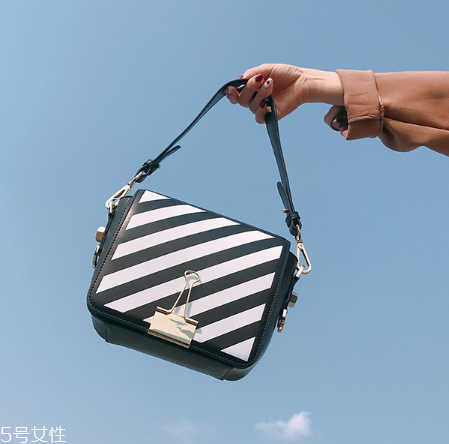 微胖女生背什么包包？微胖女生適合什么包包？
