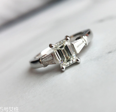 鉆戒為什么白天不閃？鉆戒白天不閃是什么原因？
