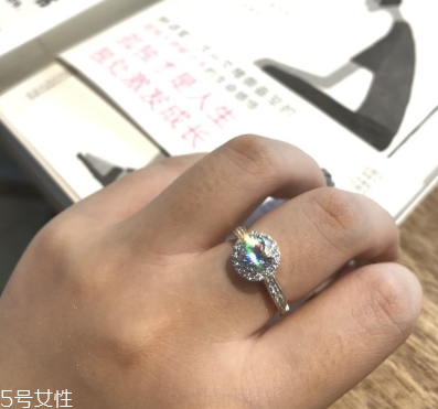 鉆戒是鉑金好還是18k金好？鉆戒買鉑金還是18k金？