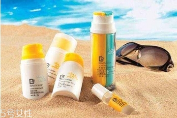 防曬霜對(duì)皮膚有傷害嗎？每天用防曬霜傷皮膚嗎？
