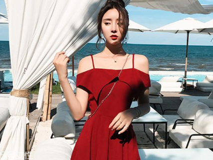 夏天穿什么顏色連衣裙好？夏天適合什么顏色連衣裙？