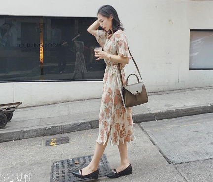 女生去海邊穿什么衣服？海邊度假怎么穿搭顯瘦？
