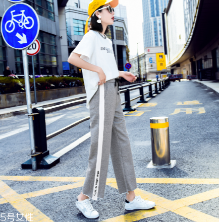 女生去海邊穿什么衣服？海邊度假怎么穿搭顯瘦？