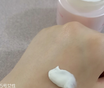 羽西白芍素顏霜怎么用？羽西白芍素顏霜要卸妝嗎