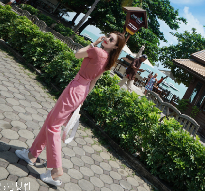 女裝粉色怎么搭配？粉色女裝搭配圖片