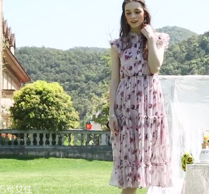 女裝粉色怎么搭配？粉色女裝搭配圖片