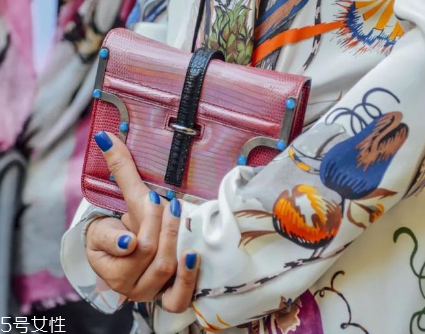 女裝粉色怎么搭配？粉色女裝搭配圖片