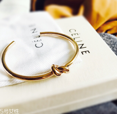 手鐲可以戴兩只手嗎？手鐲可以兩只手同時(shí)戴嗎？