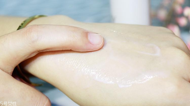 olay水感透白系列與水感透白臻粹系列哪個好？什么區(qū)別？