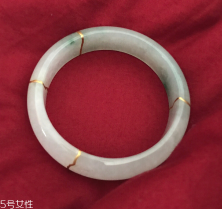 手鐲可以帶著睡覺嗎？手鐲睡覺戴好嗎？