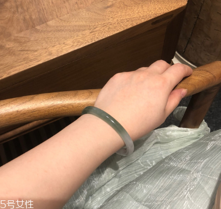 手鐲可以讓別人摸嗎？手鐲被別人摸了有影響嗎？