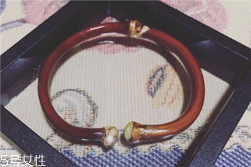 雞血藤手鐲可以碰水嗎？雞血藤手鐲沾水好嗎？