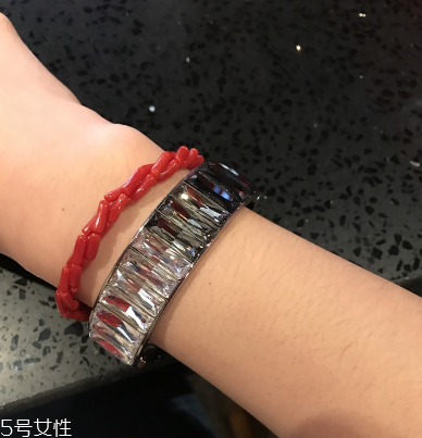 紅珊瑚手鏈真假鑒別 怎樣辨別紅珊瑚手鏈的真假？