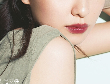 口紅弄到墻上怎么去掉？墻上口紅印怎么去掉？