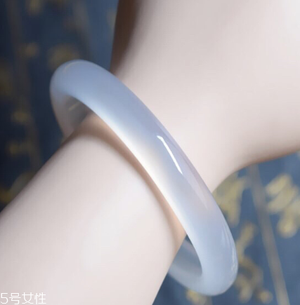 玉髓手鐲一般多少錢(qián)？玉髓手鐲市場(chǎng)價(jià)格