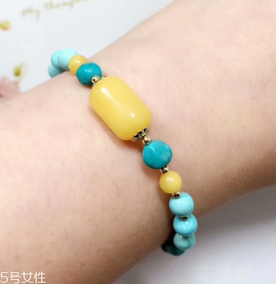 綠松石可以戴著洗澡嗎？綠松石手串洗澡要摘嗎？