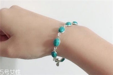 綠松石發(fā)黃怎么回事？綠松石手串發(fā)黃了怎么處理？