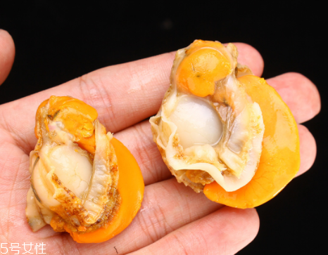 扇貝肉哪里不能吃？扇貝的月牙紅可以吃嗎？