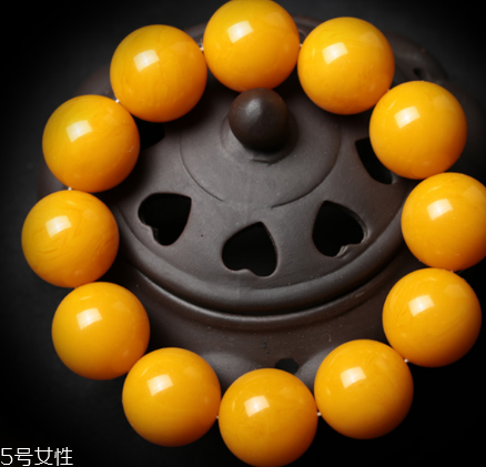 蜜蠟手串可以沾水嗎？蜜蠟手串能碰水嗎？