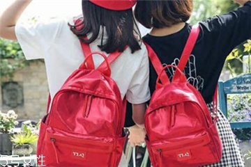 20歲女生背什么包？20多歲女生適合什么包包？