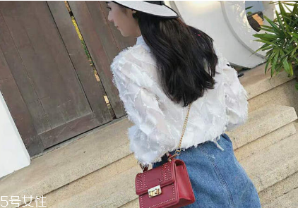 20歲女生背什么包？20多歲女生適合什么包包？