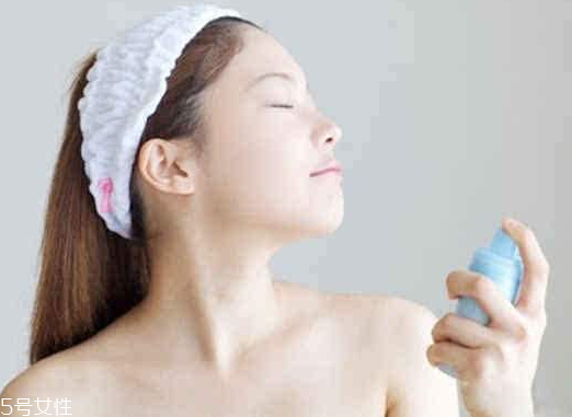 補水噴霧怎么定妝不花妝？補水噴霧的隱藏功能介紹