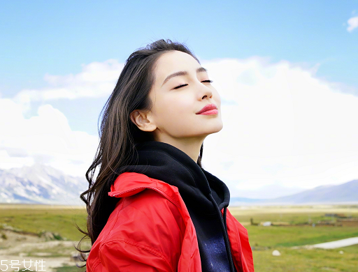 燙發(fā)一般多少錢？燙發(fā)價(jià)位防被坑指南