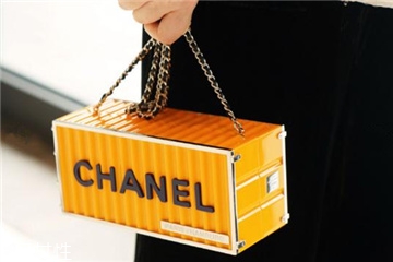 chanel集裝箱多少錢？香奈兒集裝箱包包正品價格