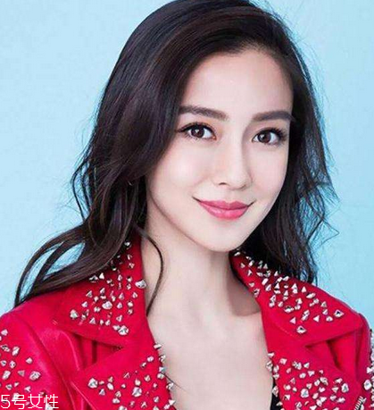 燙發(fā)不染色好看嗎？只燙不染也能美美的