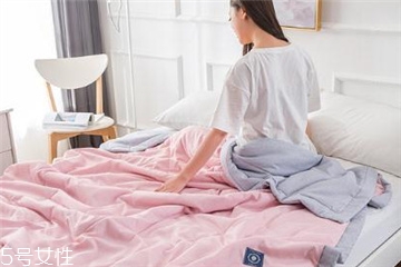 空調(diào)被可以曬太陽(yáng)嗎？多曬被子好處多