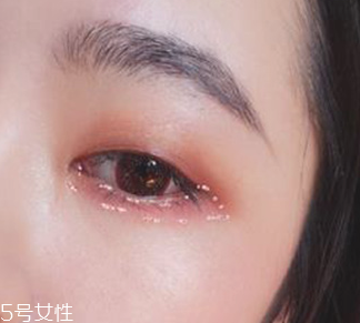 下眼影怎么畫顯眼睛大？眼睛變大2倍的下眼影畫法