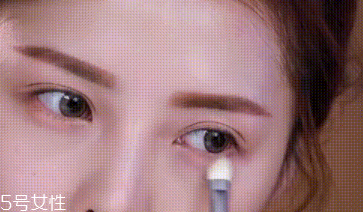 下眼影顯臟怎么辦？下眼影怎么畫不突兀？