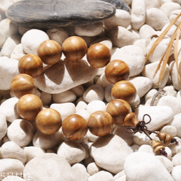 金絲楠手串價(jià)格多少 要看具體種類(lèi)
