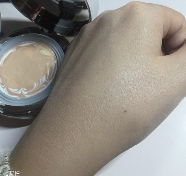 愛(ài)敬氣墊13號(hào)色怎么樣？愛(ài)敬氣墊水粉霜使用心得