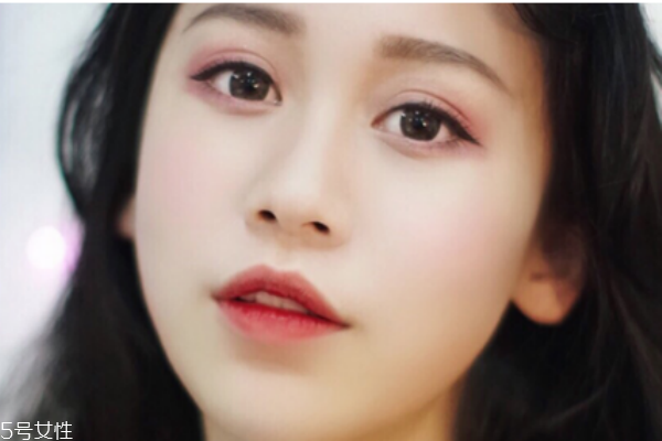 秋冬季節(jié)化妝步驟，保濕補(bǔ)水很重要