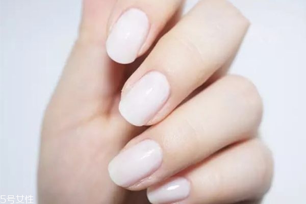 圓點(diǎn)愛(ài)心美甲教程 線(xiàn)條美甲教程
