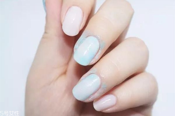 圓點(diǎn)愛(ài)心美甲教程 線(xiàn)條美甲教程