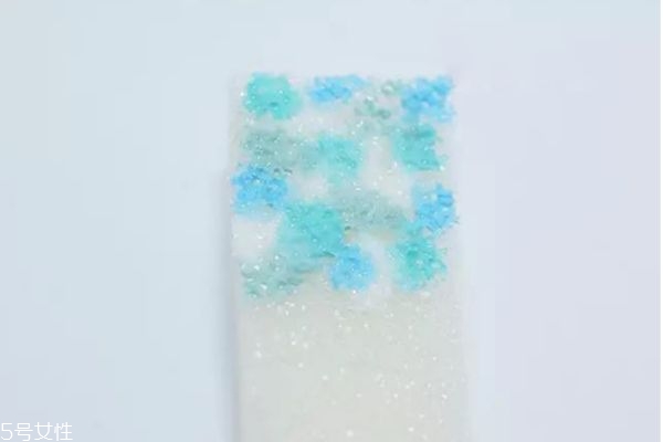 圓點(diǎn)愛(ài)心美甲教程 線(xiàn)條美甲教程