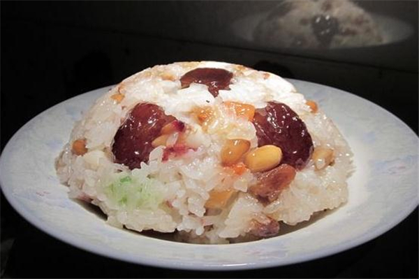 蒸八寶飯放多少水 和容量有關(guān)